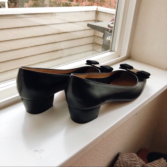 NWT Salvatore Ferragamo Vara Pumps